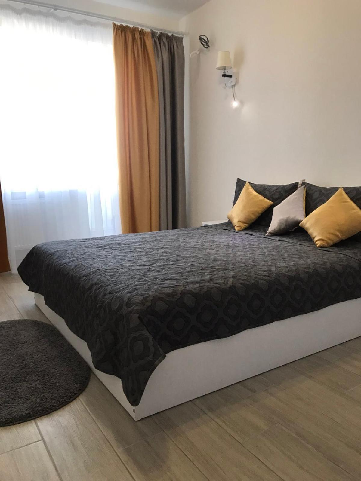 Light Apartments แชร์นีฮีฟ ภายนอก รูปภาพ